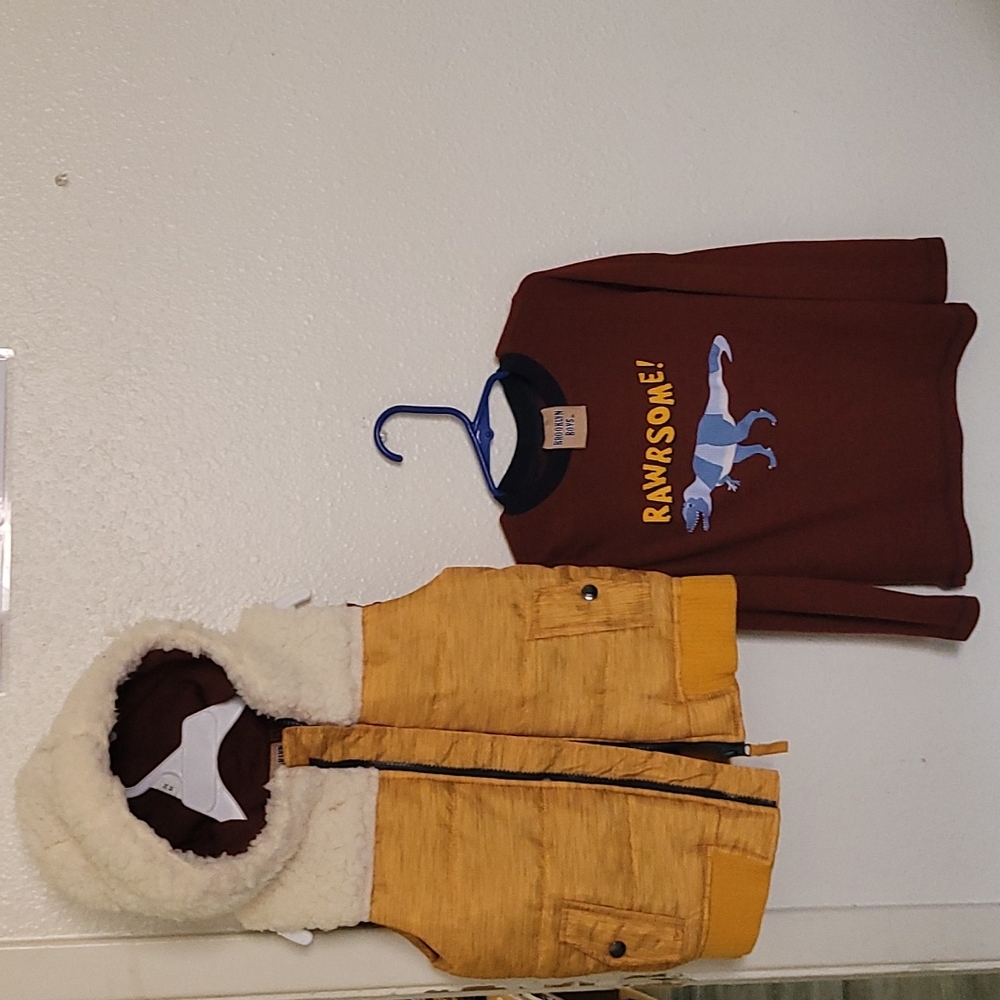 Clothes - Picture 2 of 10